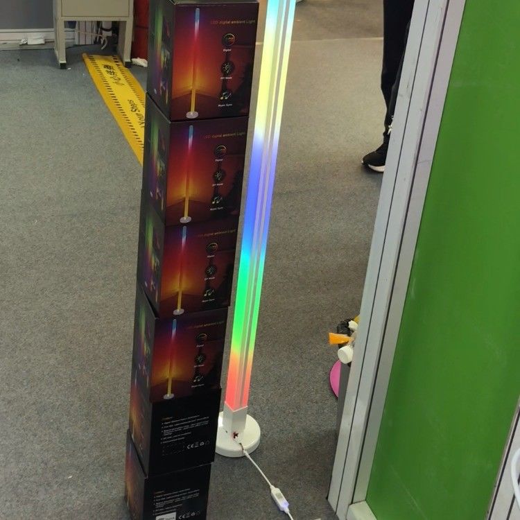 RGB Led Köşeli Zemin Lamba Modern oturma odası için dekoratif fonksiyon