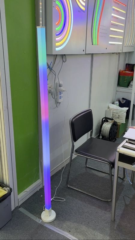 RGB Led Köşeli Zemin Lamba Modern oturma odası için dekoratif fonksiyon
