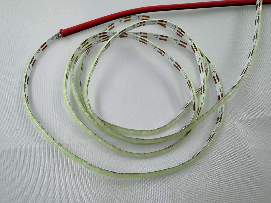Yüksek parlaklık 12V 5V COB LED şeridi yüksek CRI ve 2700k-6500k renk sıcaklığı ile